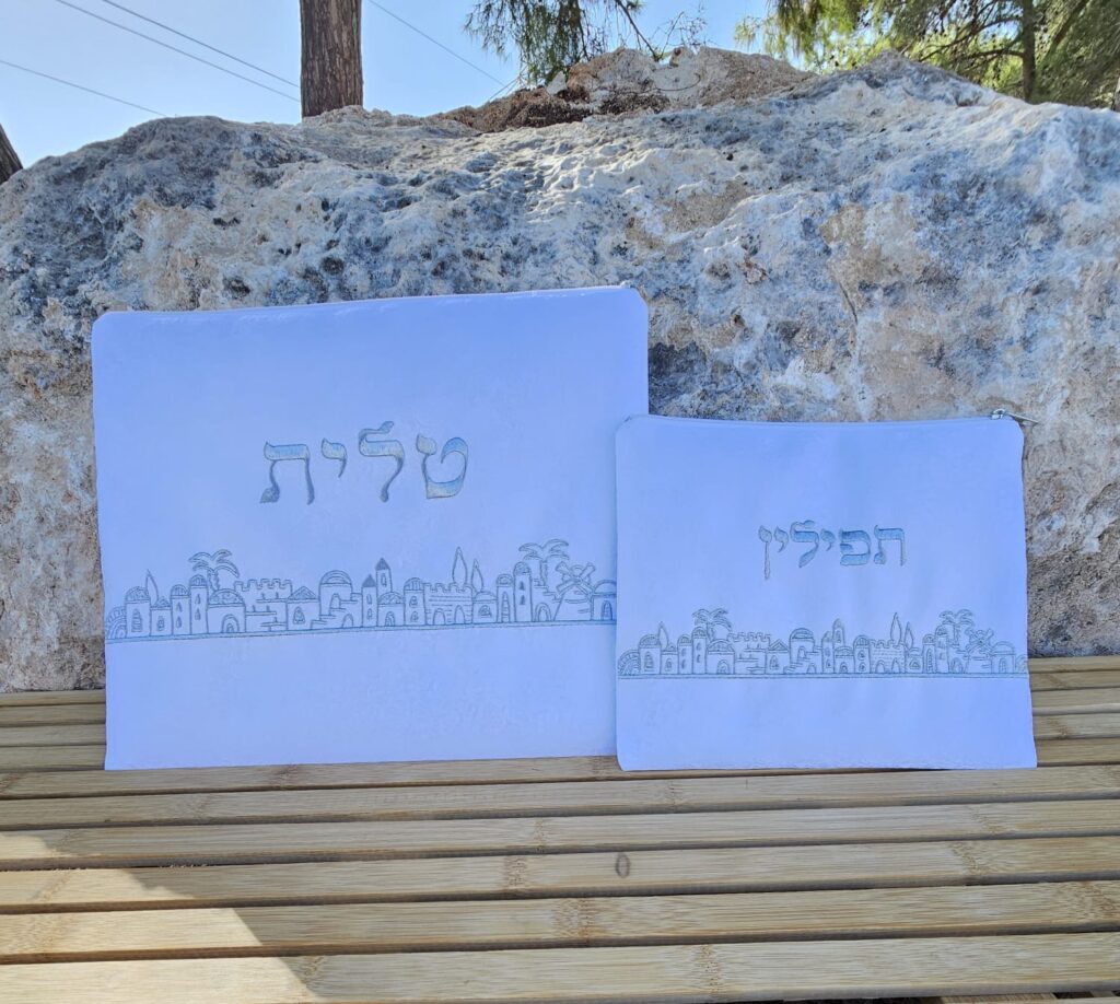 כיסוי טלית ותפילין קטיפה לבן חומות ירושלים